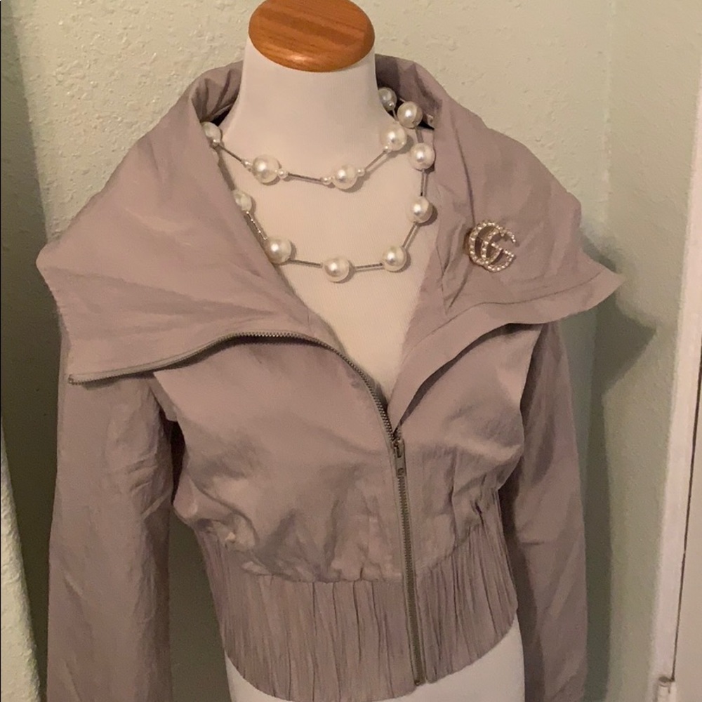 Medium short jacket.